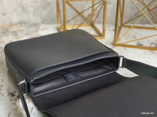 VUITTON DISTRICT LOUIS PM 0402